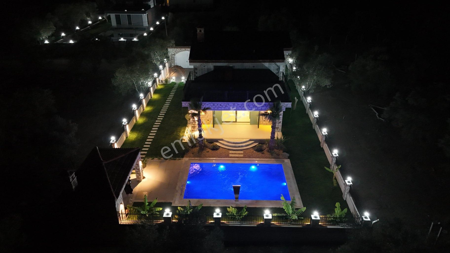 Altınoluk'ta 650m2 Arsada Özel Havuzlu Alaçatı Konsept Villa - Görsel 22