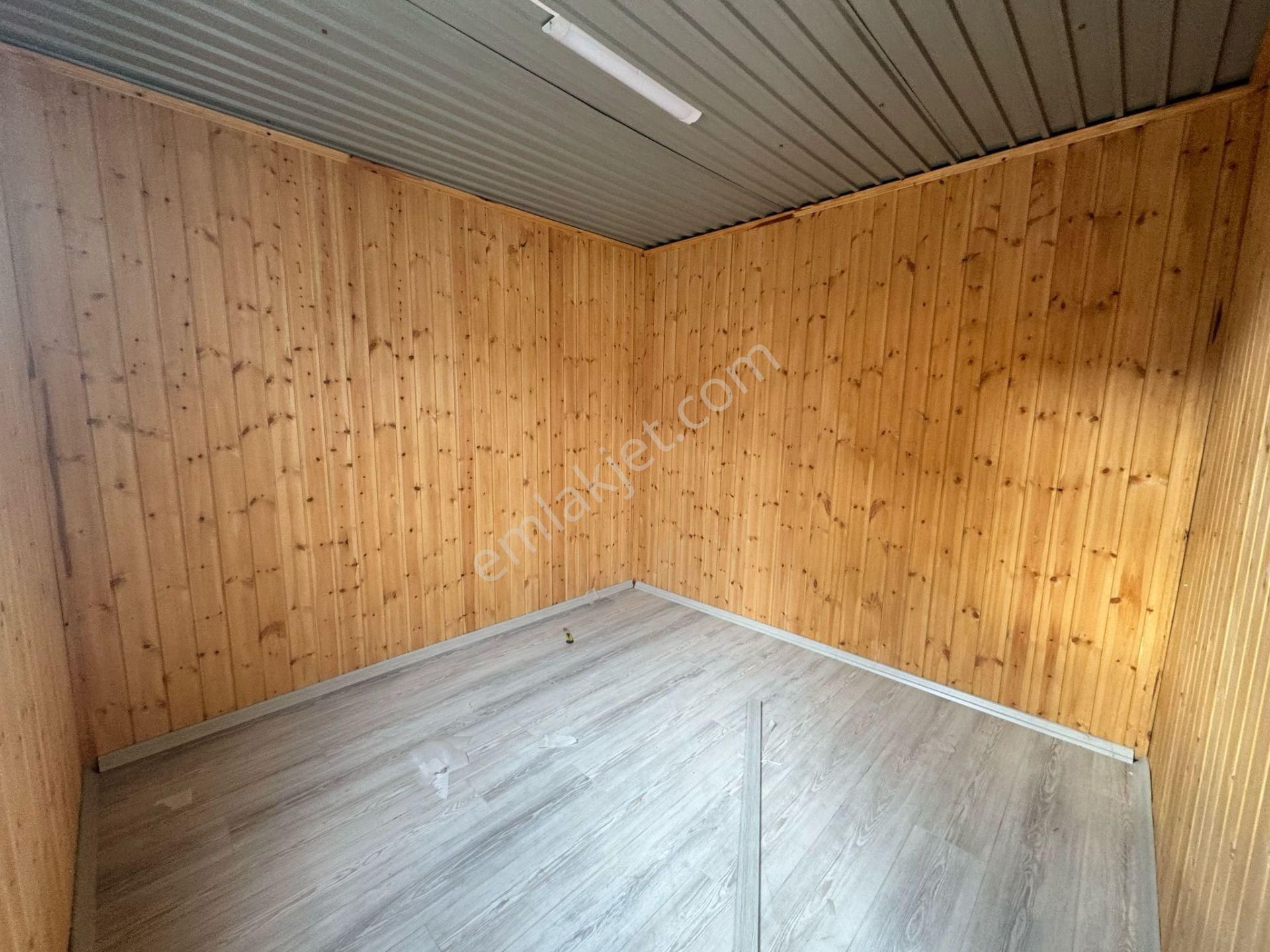 İçi 1.sınıf Çam Lambriden Dışı Yalıtımlı Sandviç Panelden İmal Edilmiş 21m2 2oda Wc+lv+duş Konteyner - Görsel 16