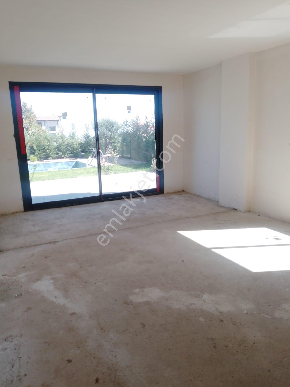 Şirinköyde Doğa Manzaralı Satılık Havuzlu Villa - Görsel 13