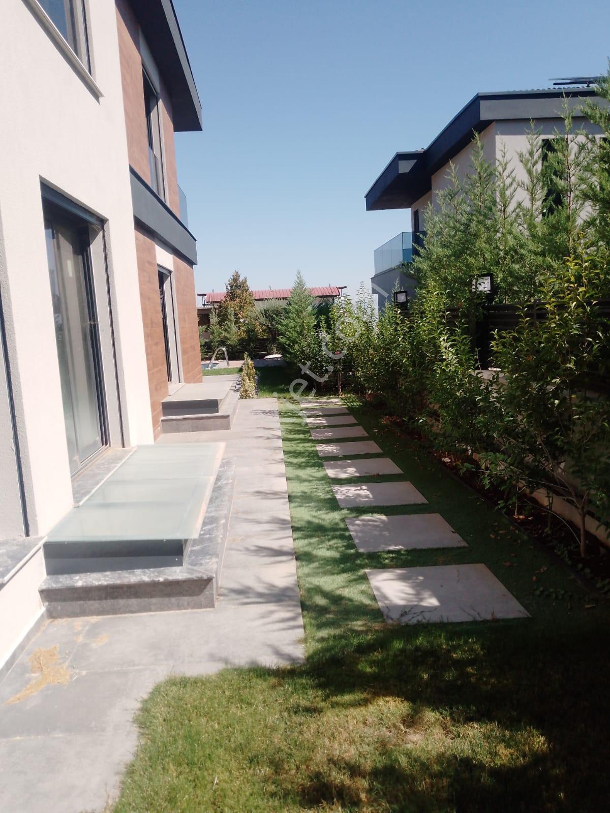 Şirinköyde Doğa Manzaralı Satılık Havuzlu Villa - Görsel 17