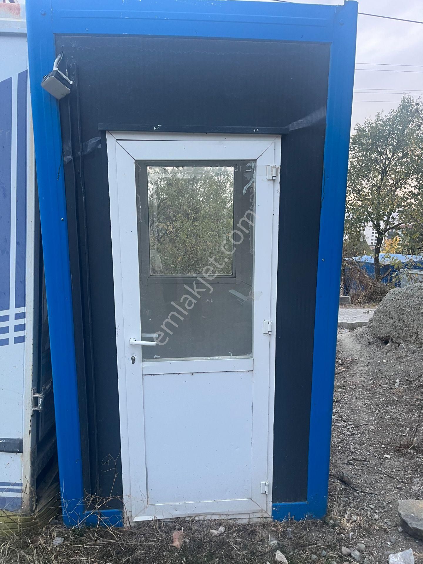 Satılık İkinci El 150 Cm* 150 Cm Ebatında 4 Tarafı Açılır Pencereli Güvenlik Kabini