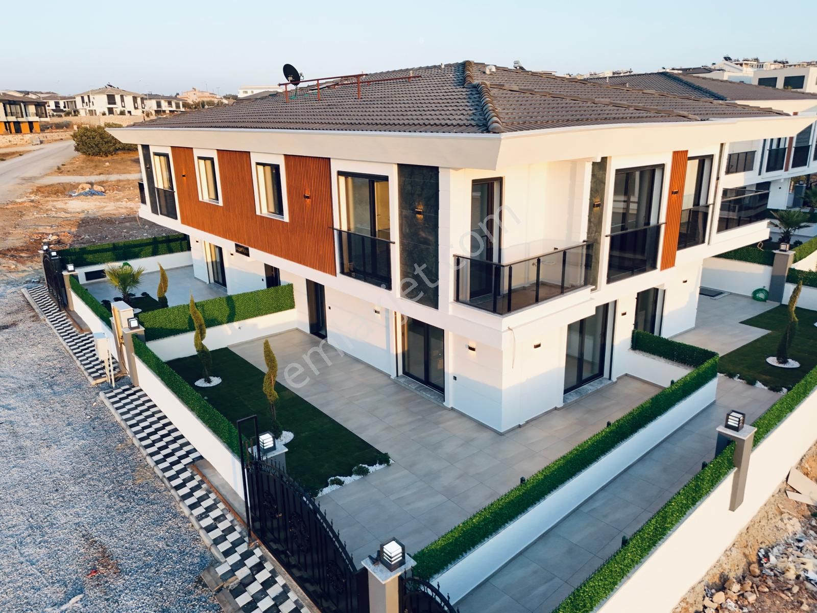 Didim Hisar Mah. 3+1 Arka Cepheler Havuzlu Ön Cepheler Bahçeli Villalarımız Satılık Girişler Ayrı - Görsel 18