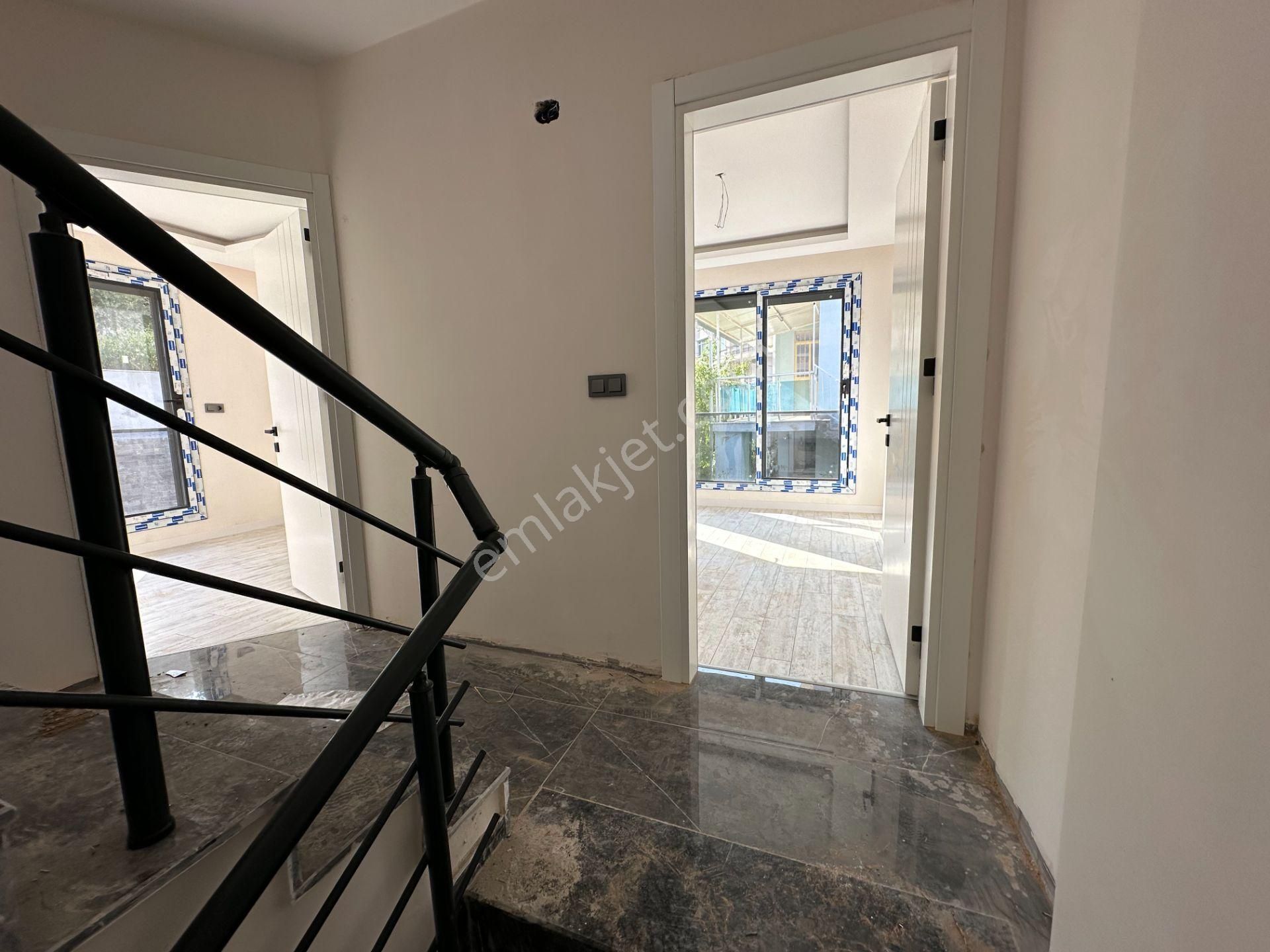 Seferihisar Ürkmez Merkezde Satılık Lüks 3 + 1 Dubleks Villa - Görsel 13