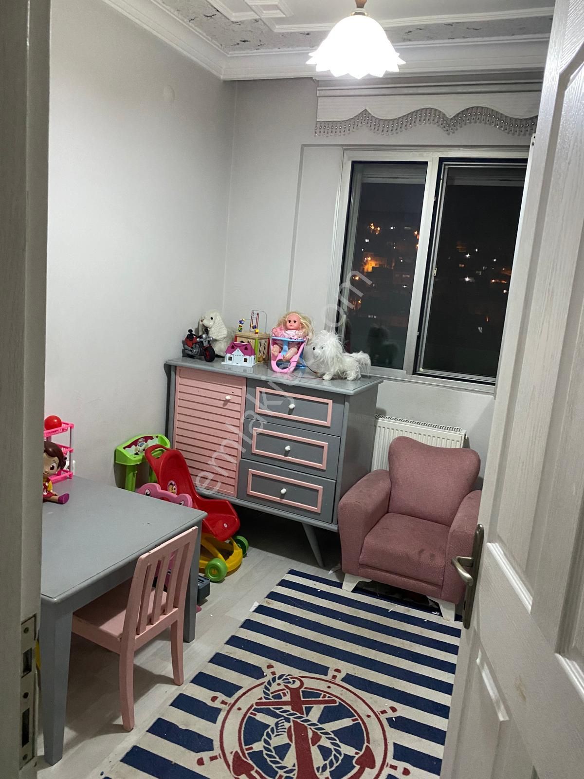 Karabağlar Aydın Mahallesi İçi Komple Yenilenmiş Satılık 3+1 Daire - Görsel 3