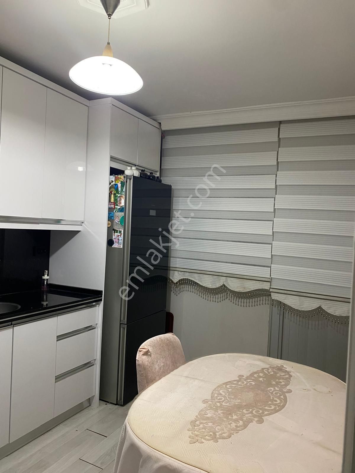 Karabağlar Aydın Mahallesi İçi Komple Yenilenmiş Satılık 3+1 Daire - Görsel 10