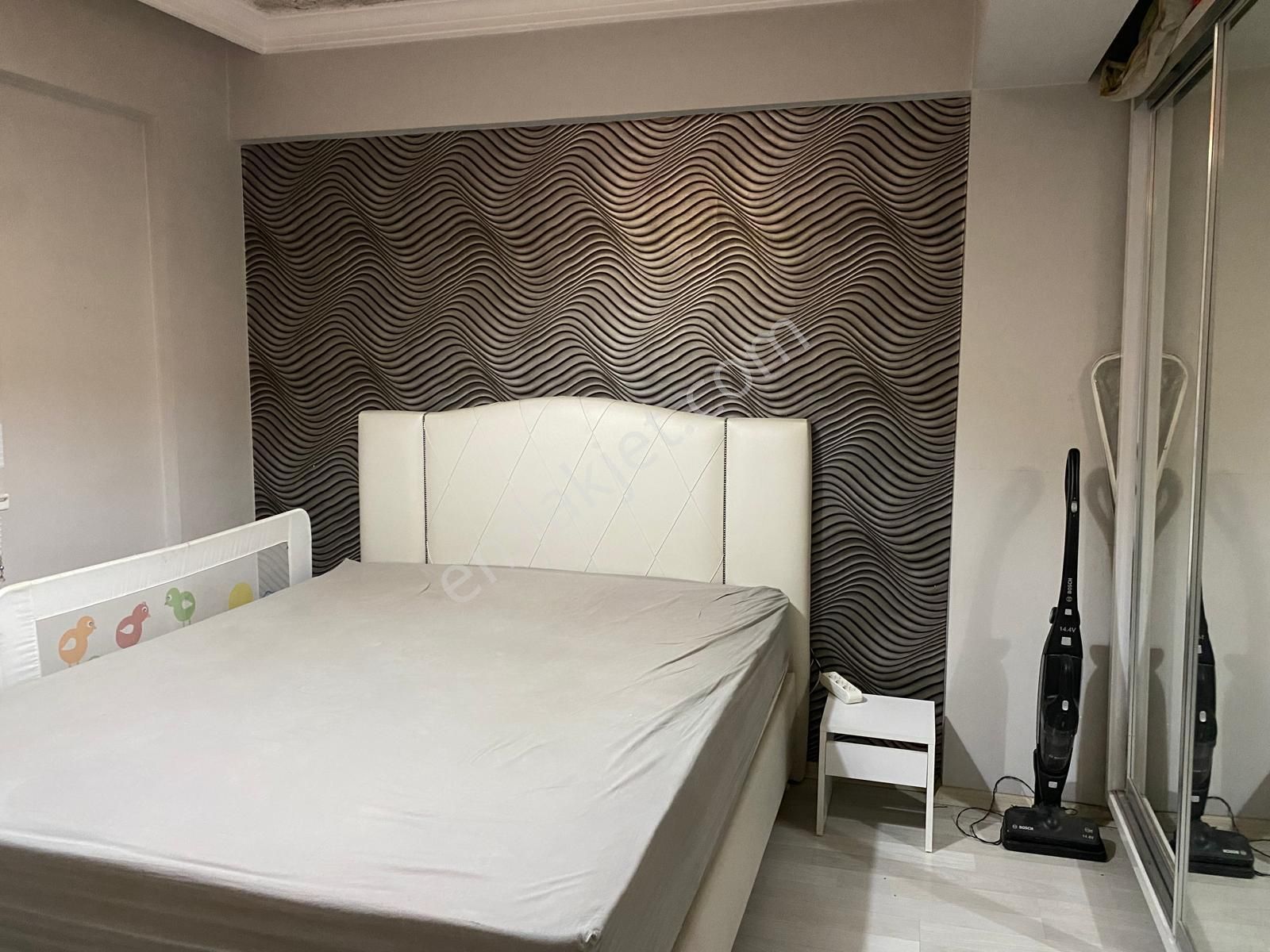 Karabağlar Aydın Mahallesi İçi Komple Yenilenmiş Satılık 3+1 Daire - Görsel 4