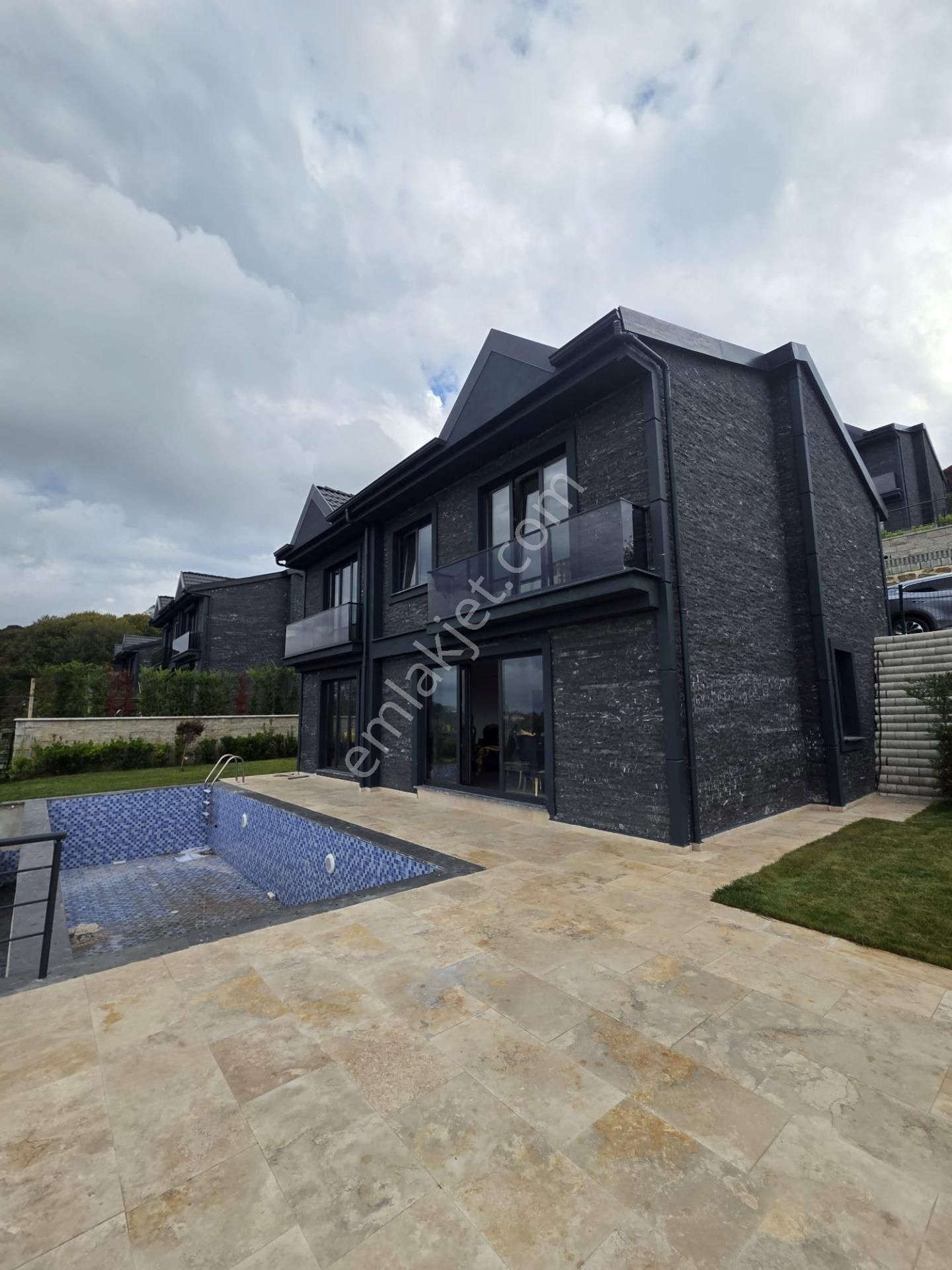 Şile Akçakese'de Müstakil Havuzlu Villa - Görsel 2