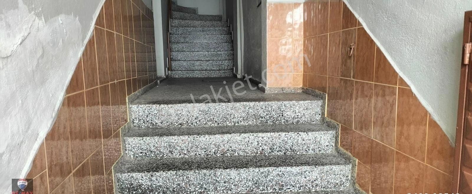 Karataşda Bakımlı Boş 3+1 Satılık Daıre - Görsel 32