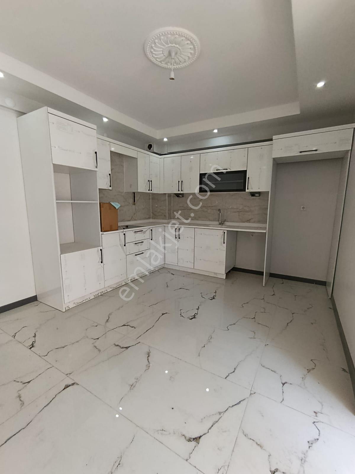 Çamlıca Karanfillerde Özel Garajlı 3+1 Satılık Daire