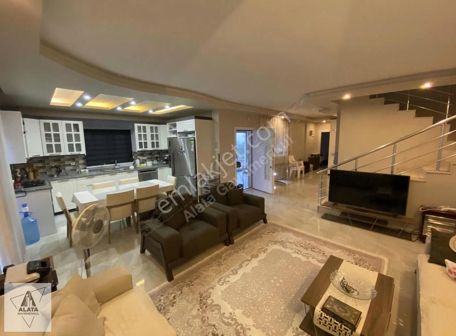 Aslanlı'nın 1.5 Dönüm İçinde Emsalsiz Villası Satışta - Görsel 4