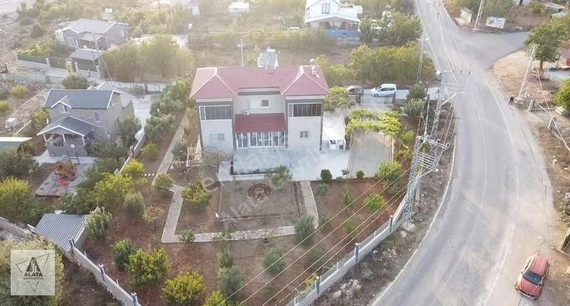 Aslanlı'nın 1.5 Dönüm İçinde Emsalsiz Villası Satışta - Görsel 18