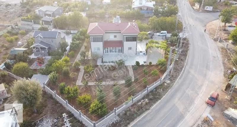 Aslanlı'nın 1.5 Dönüm İçinde Emsalsiz Villası Satışta - Görsel 14