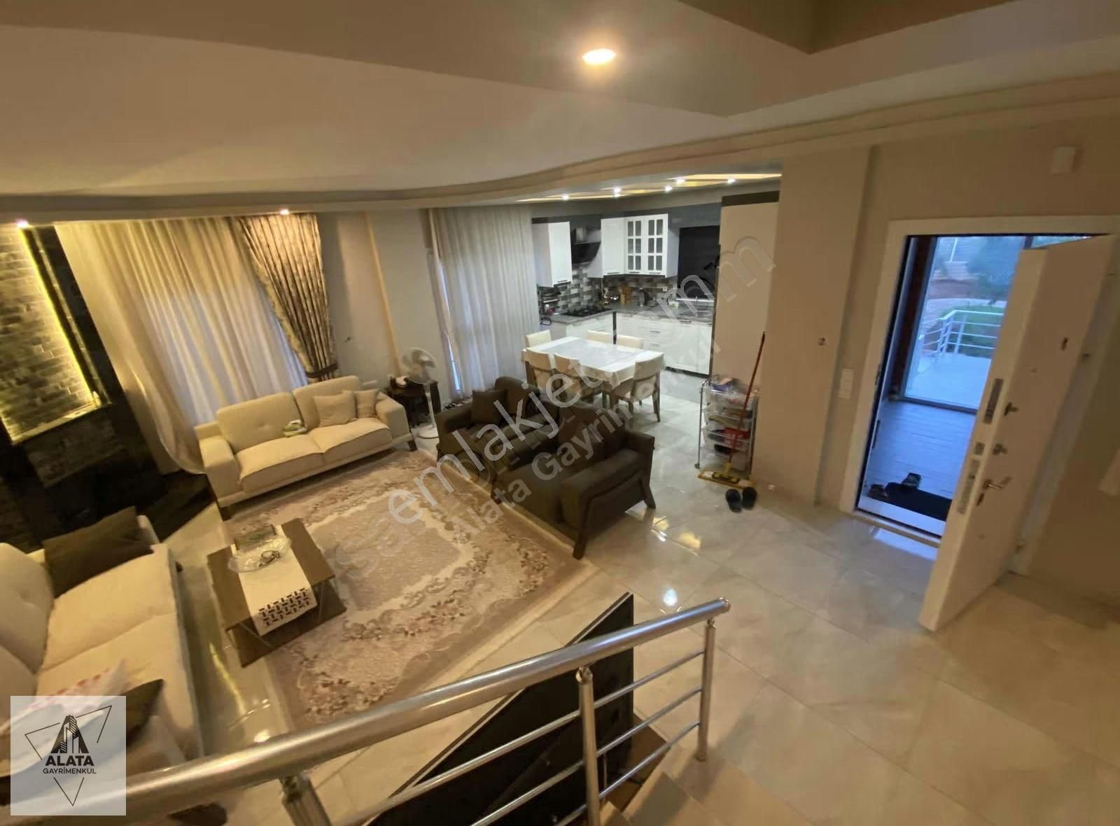 Aslanlı'nın 1.5 Dönüm İçinde Emsalsiz Villası Satışta - Görsel 13