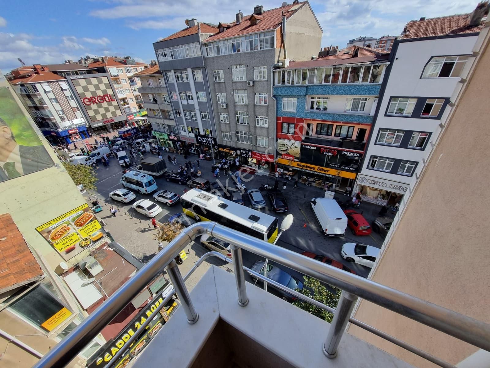 Ümraniye Sütçü İmam Caddesinde 2+1 Geniş Kiralık Daire - Görsel 13