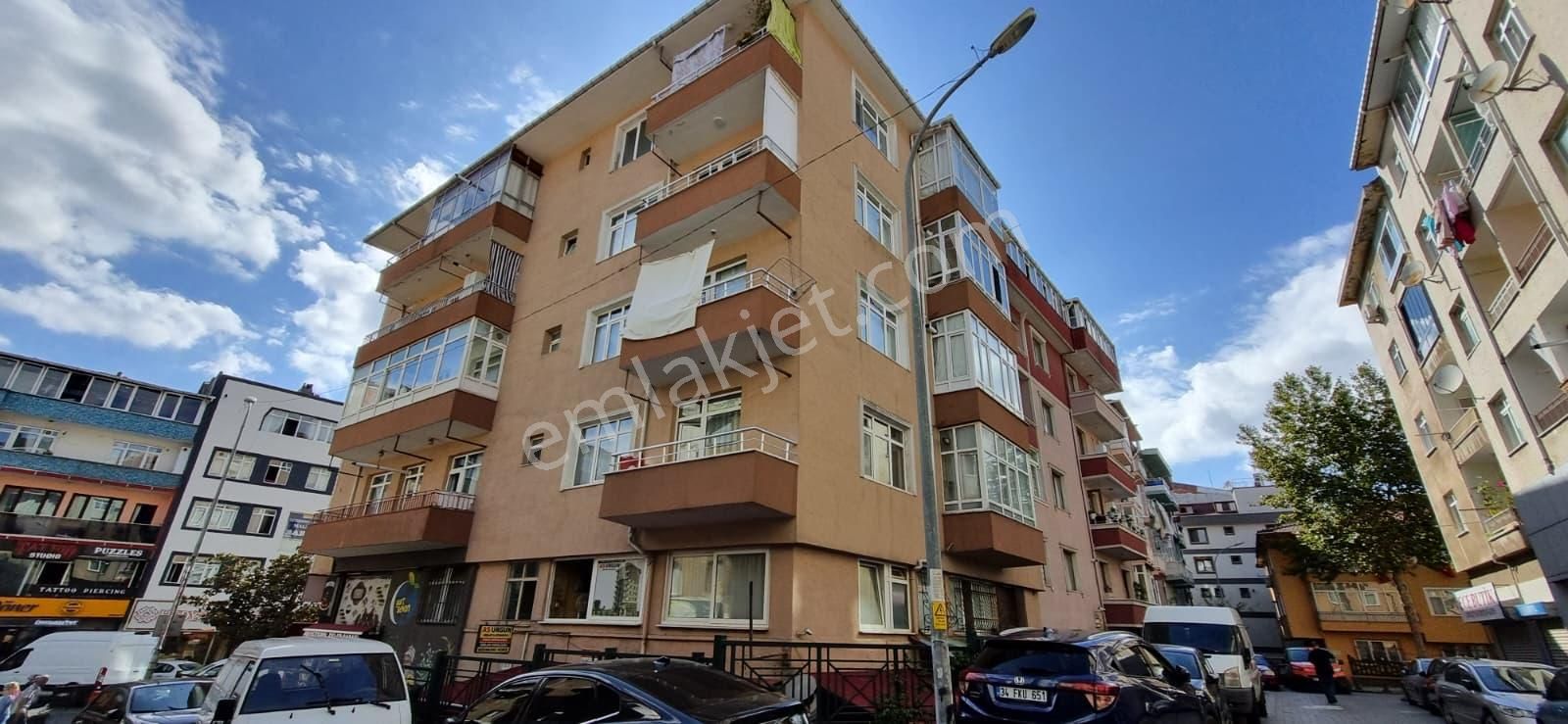 Ümraniye Sütçü İmam Caddesinde 2+1 Geniş Kiralık Daire