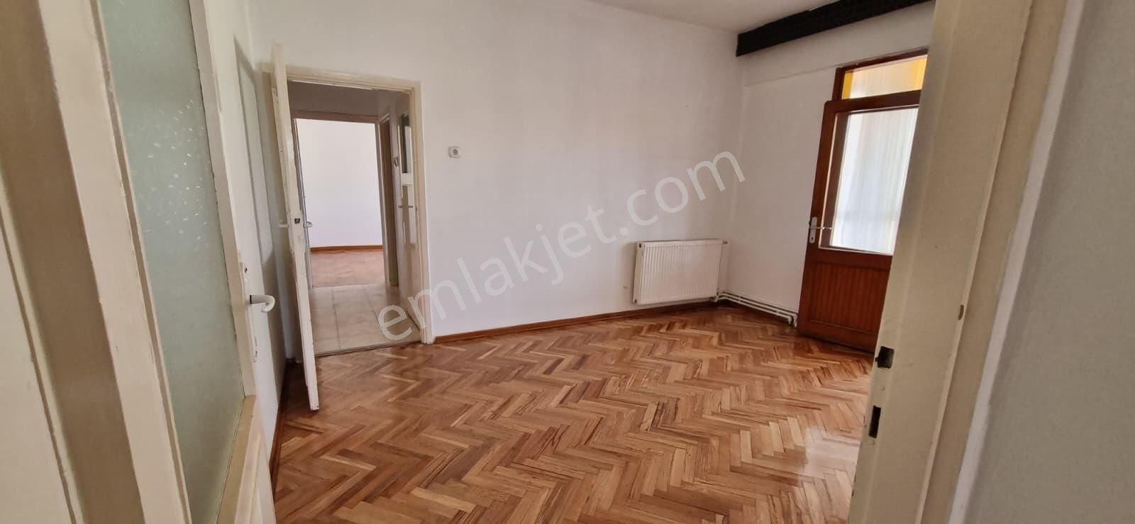 Ümraniye Sütçü İmam Caddesinde 2+1 Geniş Kiralık Daire - Görsel 19