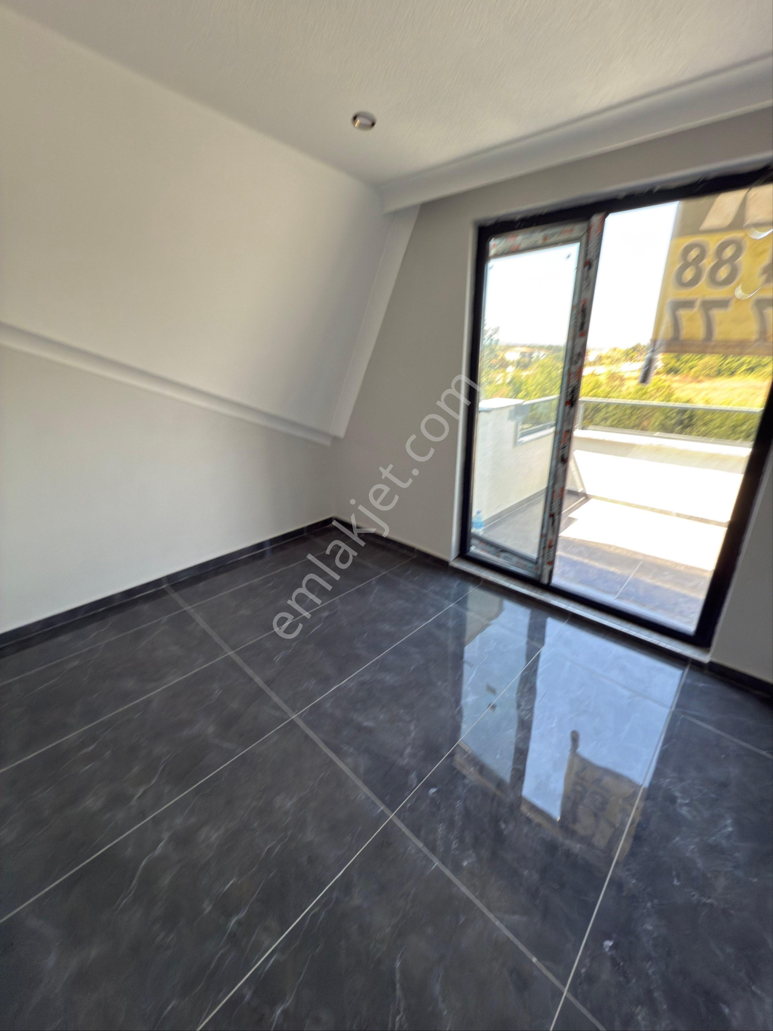 4+1 Özel Araç Otoparklı Denize Yürüme Mesafede Tripleks Villa - Görsel 23