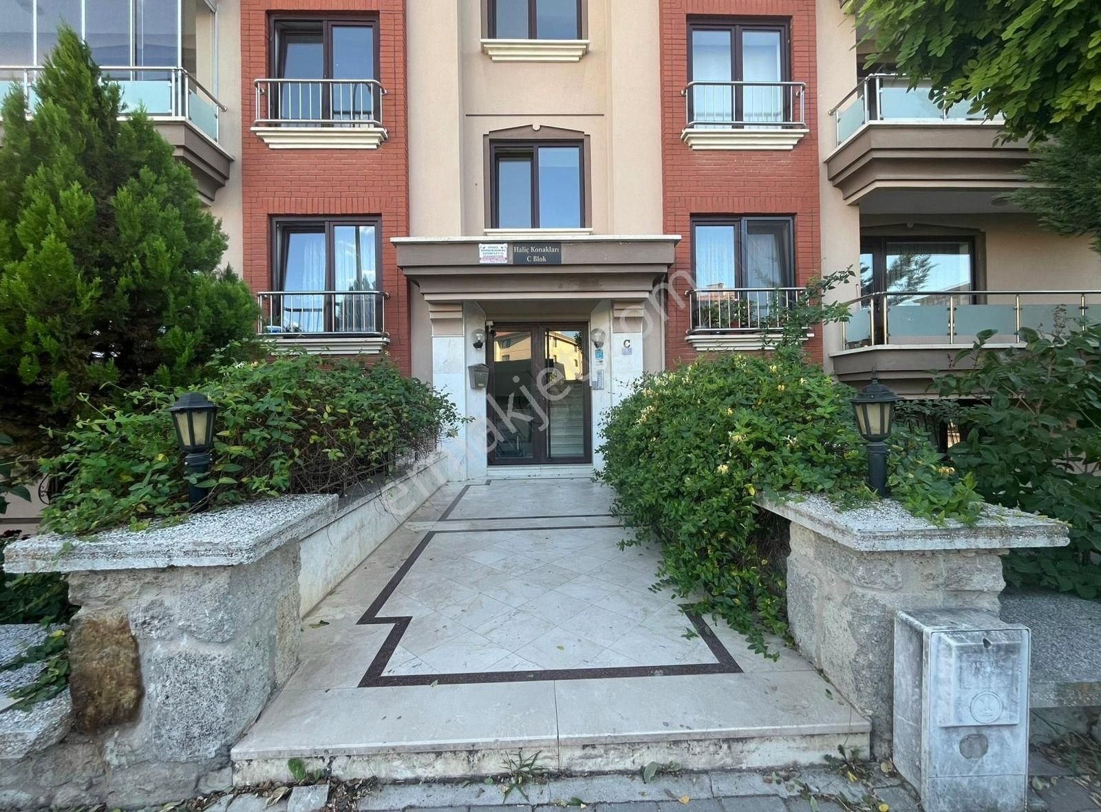 Selçuklu Mah.'de Site İçi-otoparklı-mesken Tapulu-bahçe Katı 3+1 - Görsel 28