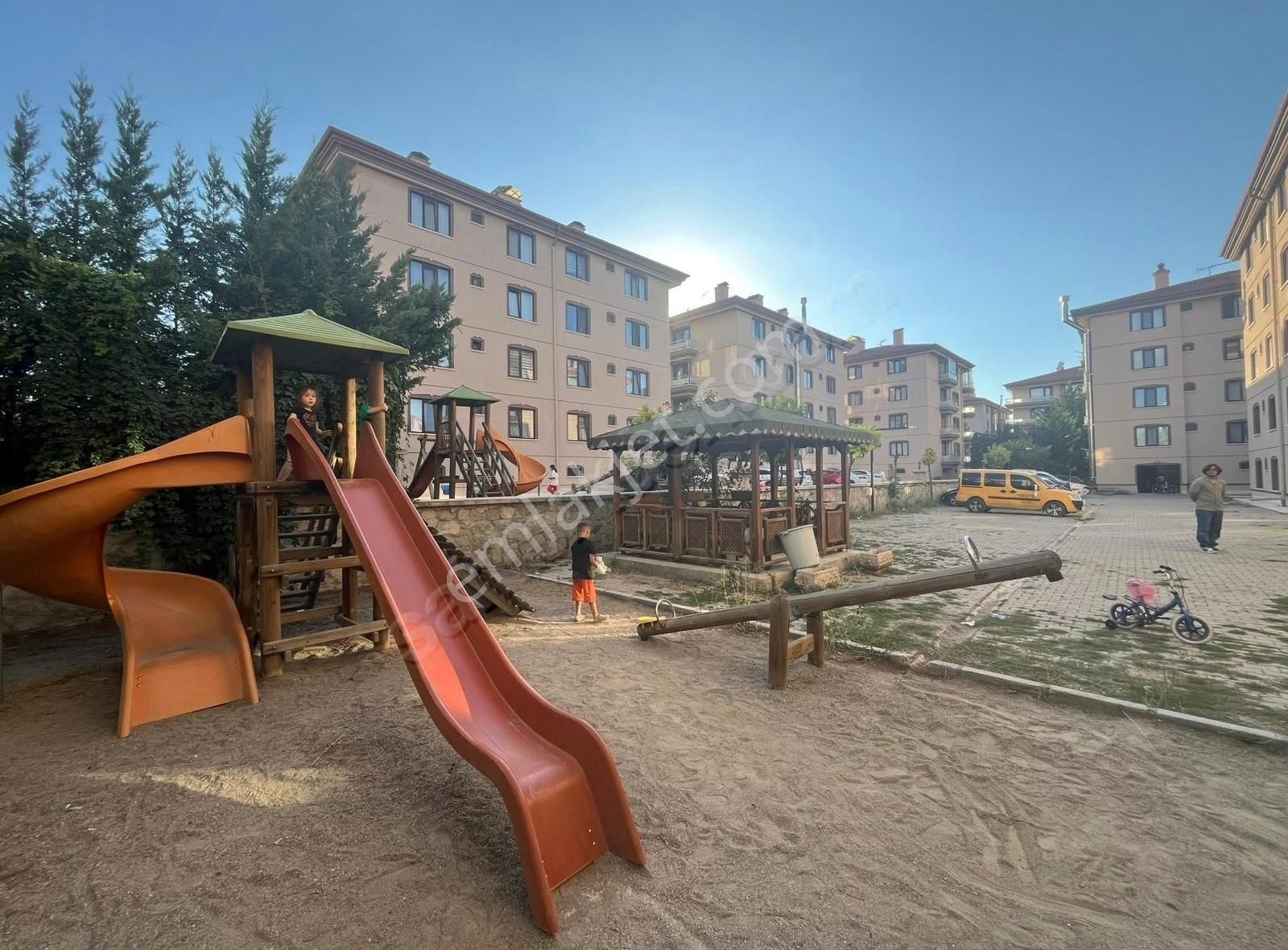 Selçuklu Mah.'de Site İçi-otoparklı-mesken Tapulu-bahçe Katı 3+1 - Görsel 10