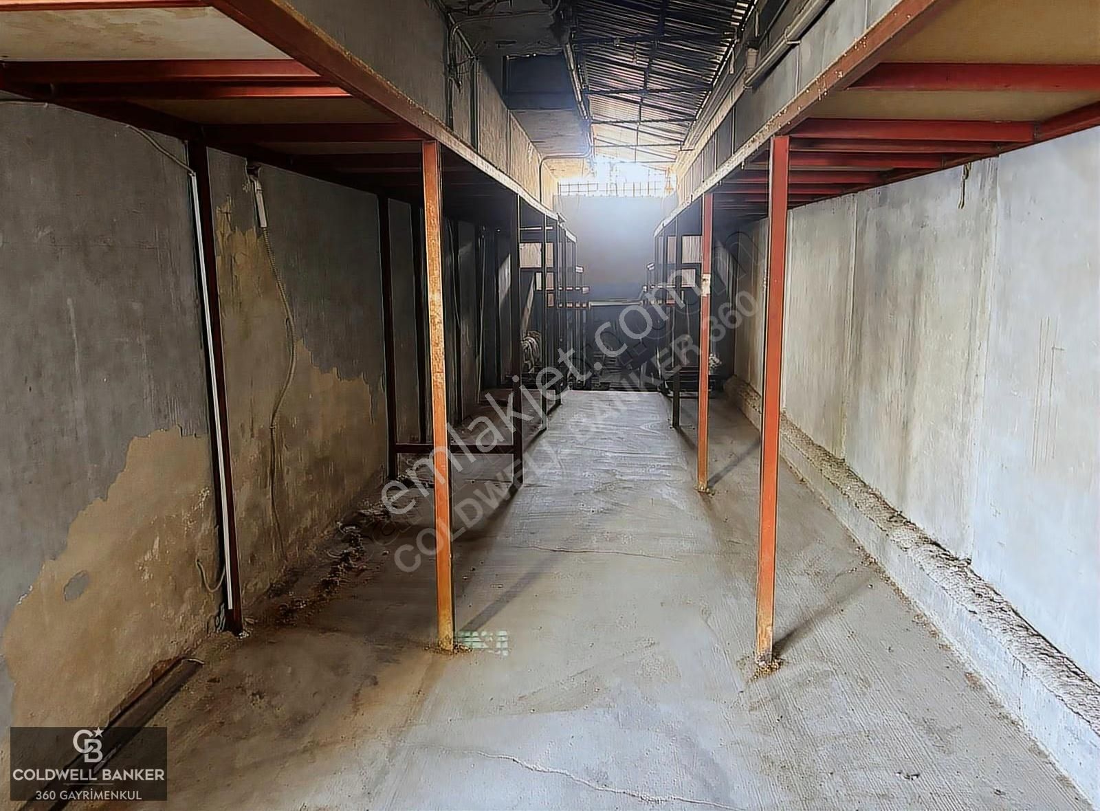 Gıda Çarşısının Ortasında Caddeye Cephe Deviren Kiralık Dükkan - Görsel 21