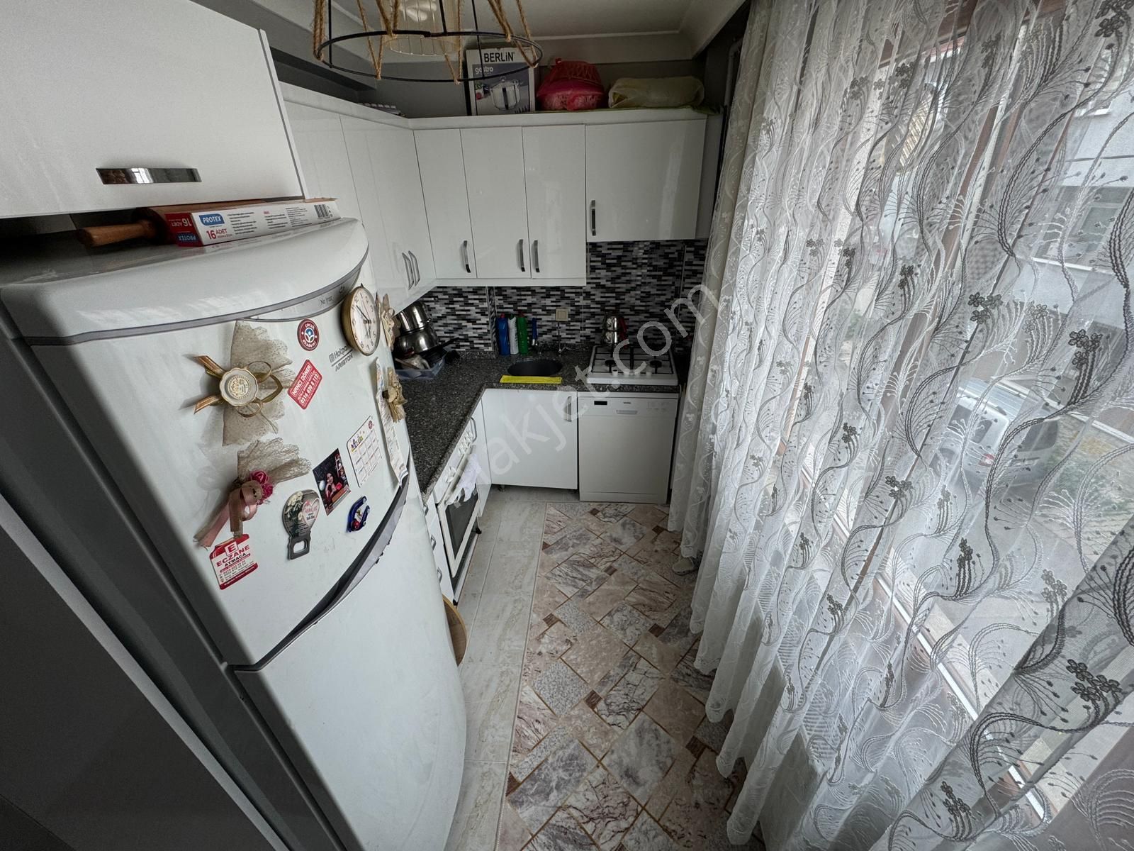 Atatürk Mahallesinde Tek Daire Üzeri Asansörlü İskanlı Ara Kat - Görsel 14