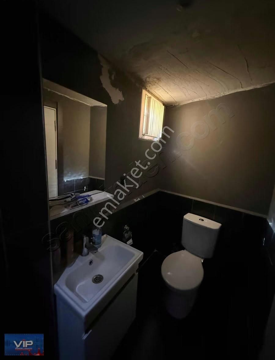 Vıp Gayrimenkul'den Meydanda 1+1 Eşyalı Yatırımlık Daire