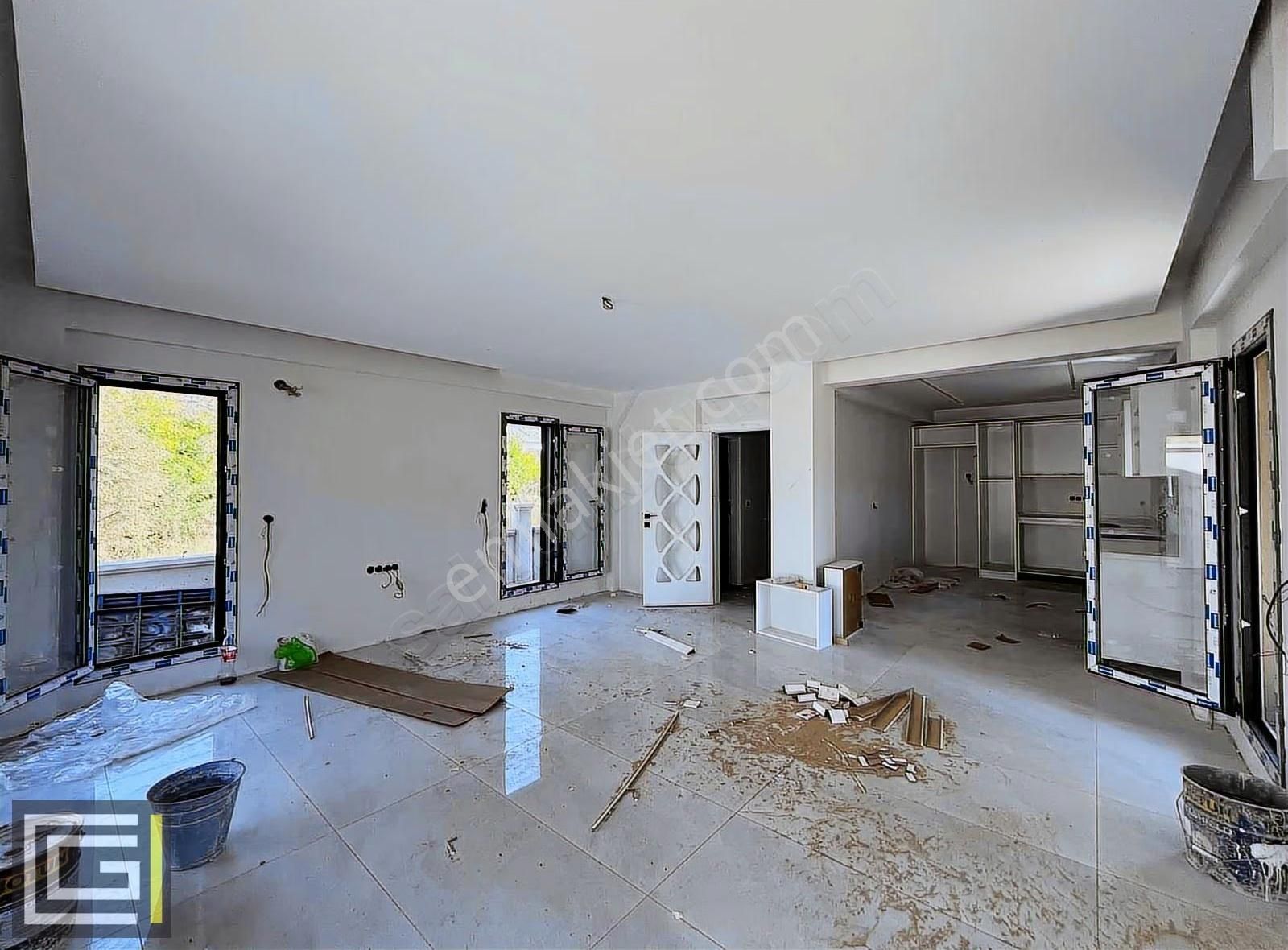 Karagedik Mahallesi'nde Müstakil 5+1 Havuzlu Satılık Villa