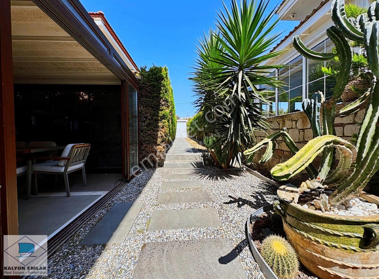 Alaçatı'da Satılık Tam Müstakil Havuzlu Müştemilatlı Lüx Villa - Görsel 14