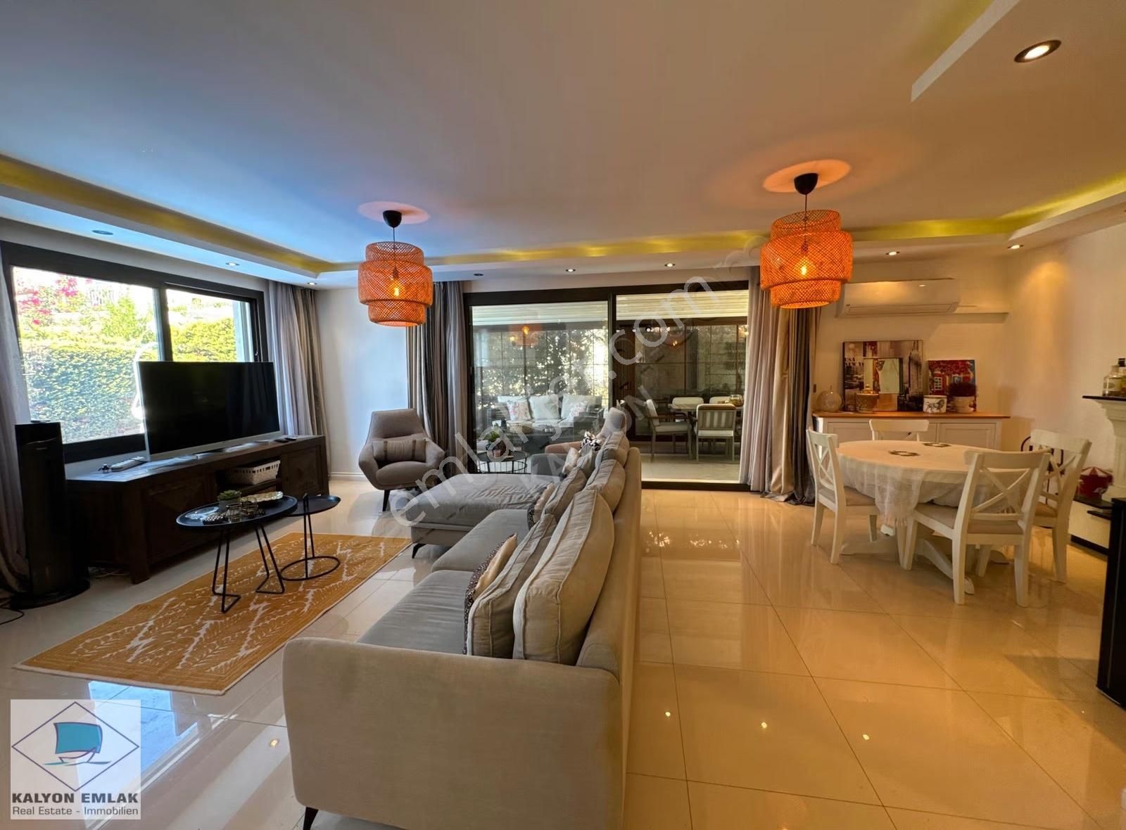 Alaçatı'da Satılık Tam Müstakil Havuzlu Müştemilatlı Lüx Villa - Görsel 2