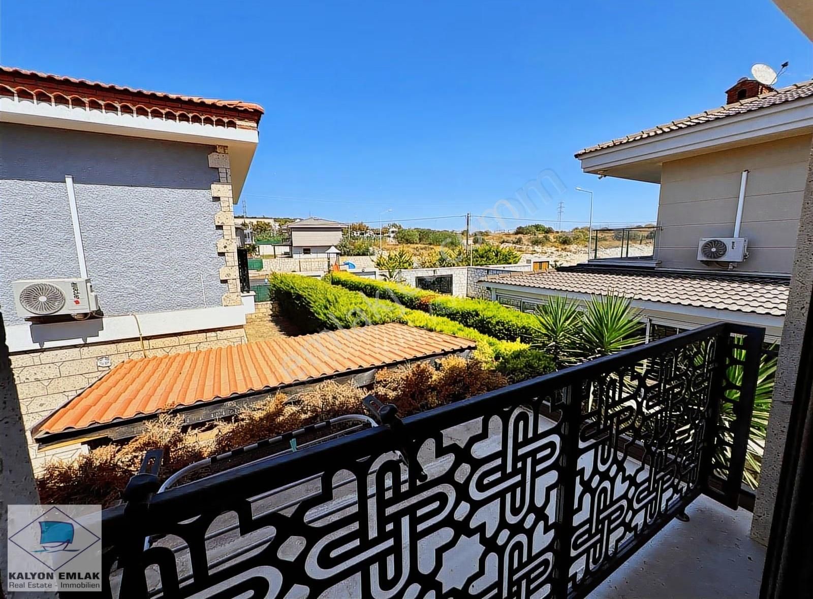 Alaçatı'da Satılık Tam Müstakil Havuzlu Müştemilatlı Lüx Villa - Görsel 3