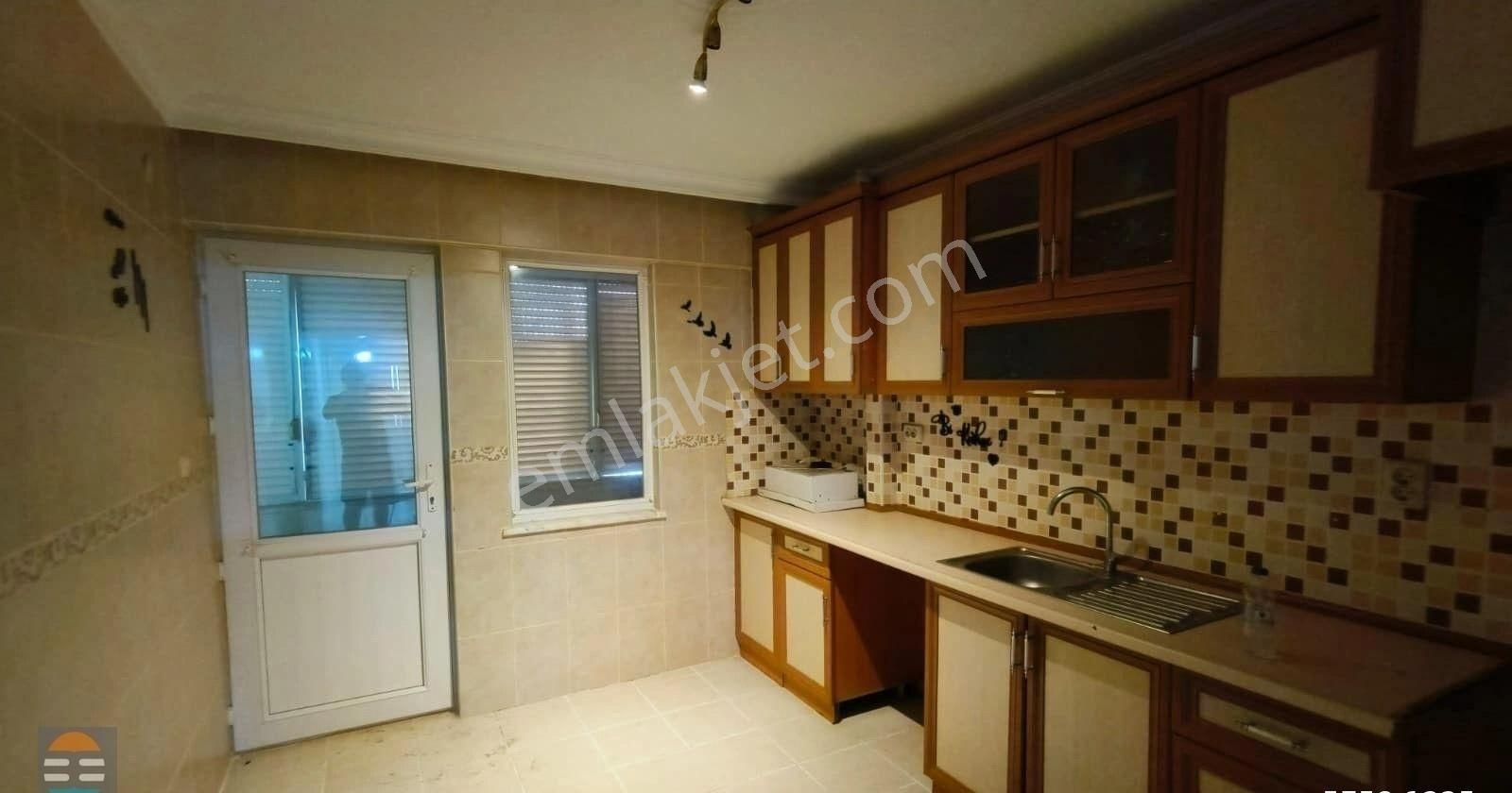 Ayvalık Sarımsaklı Merkezde Satılık 3+1 Bahçe Katı Daire - Görsel 4