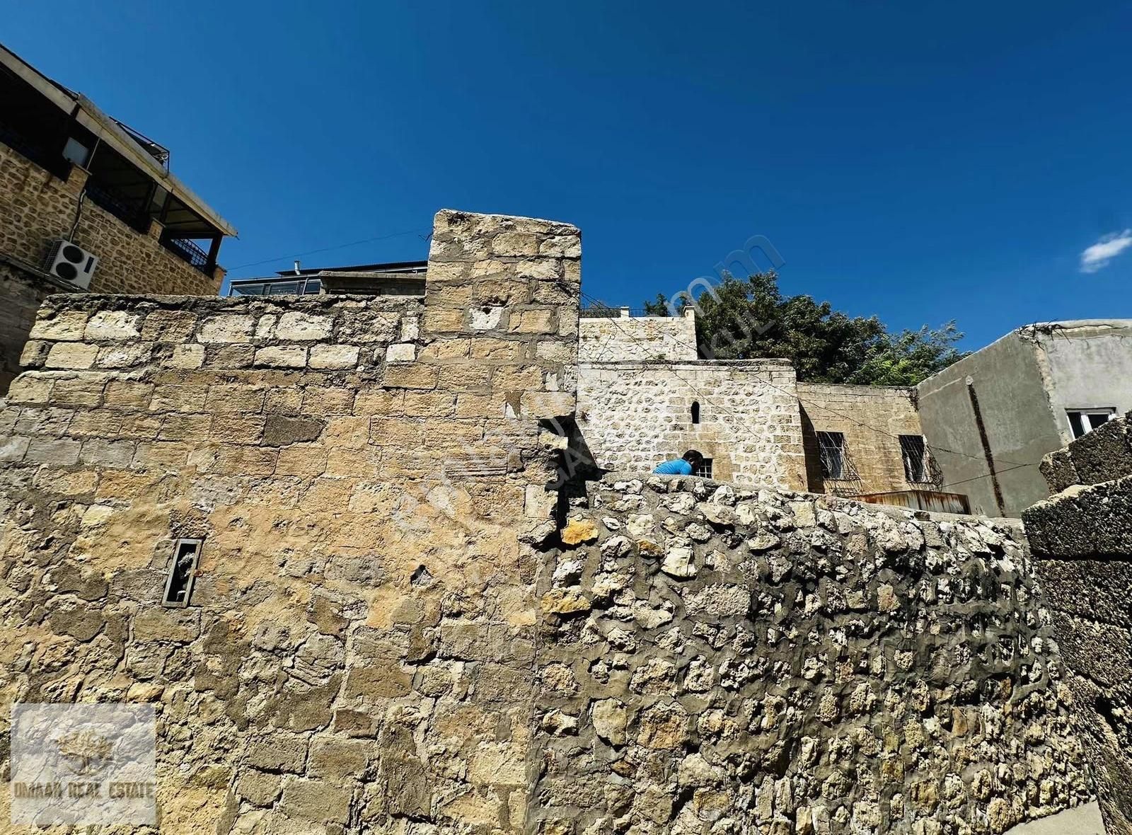 Tarihi Kent Mardinde Komple Taş 13 Odalı Konak - Görsel 24