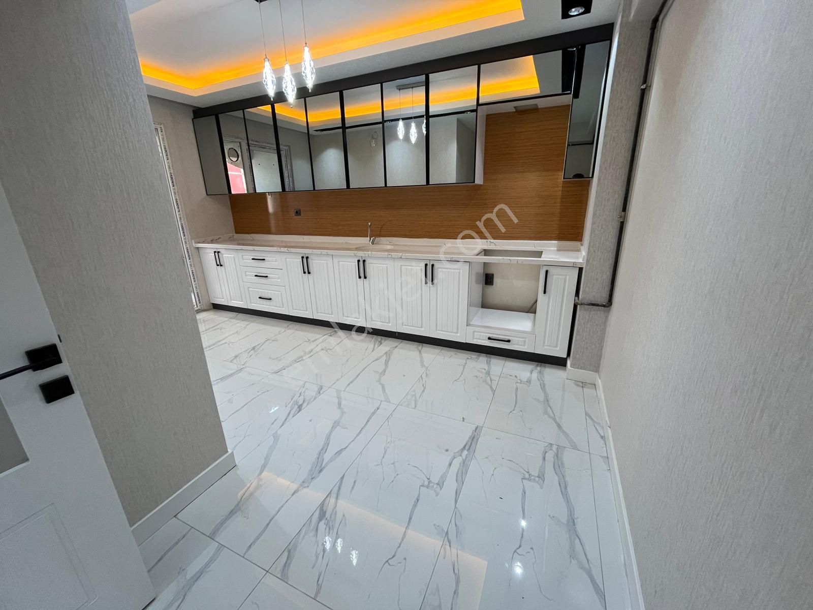 K Ören .de Cadde Okul Dibi Merkezi Yerde İskanlı Oturuma Hazır Daire - Görsel 15