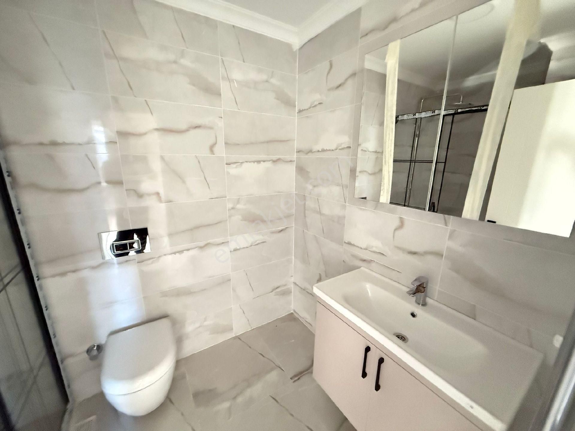 Çengelköy Bahçelievlerde Sitede Kapalı Otopark 2+1 Satılık Daire - Görsel 5