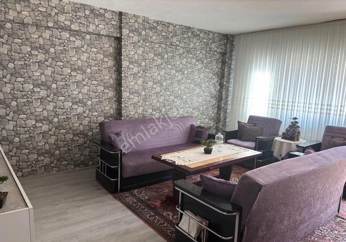 Balçova Sakarya Cad. Üzeri Arakat 2+1 Daire