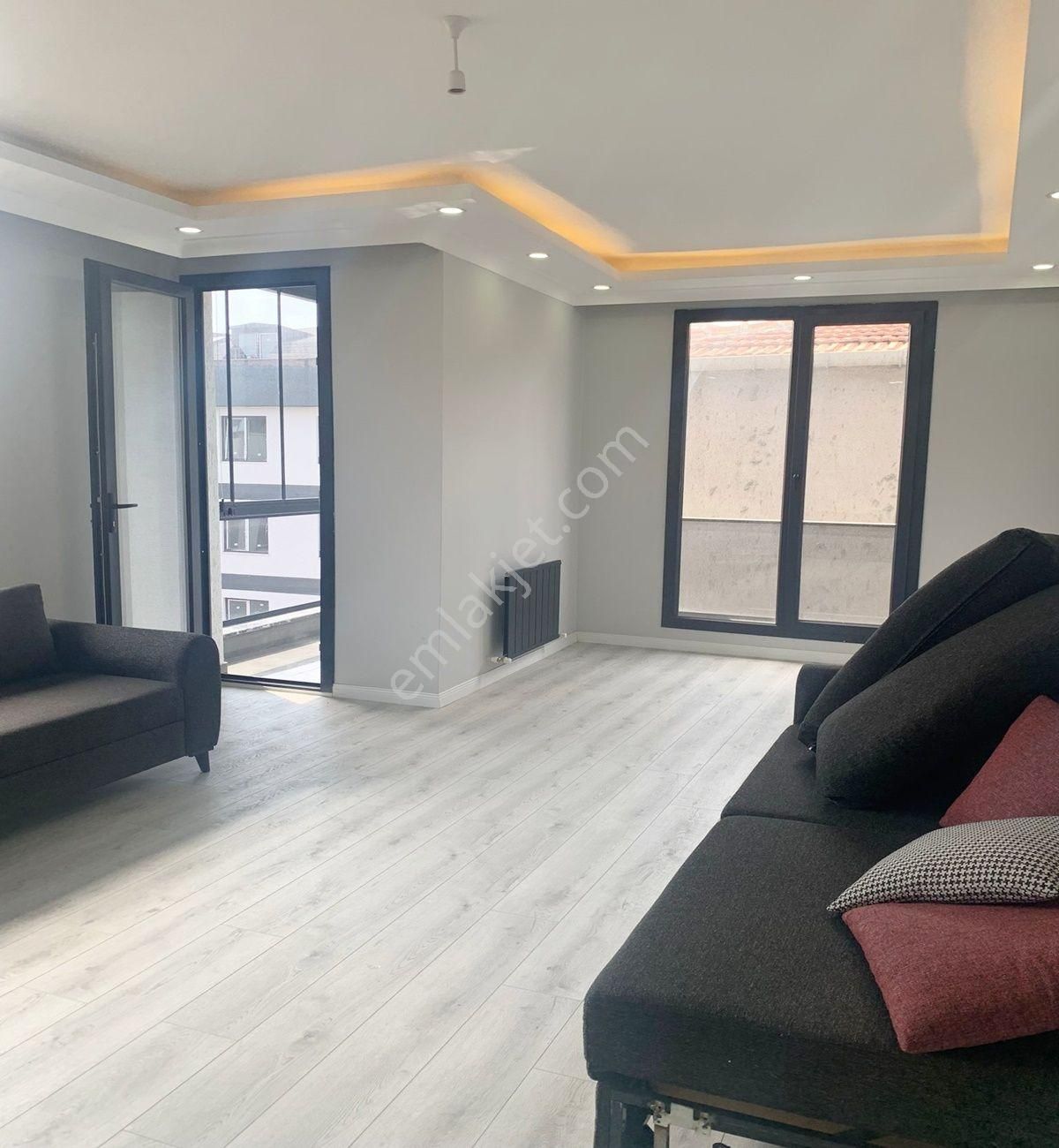 Avcılar Merkezde 6+2 Dublex Ferah Satılık Daire - Görsel 3