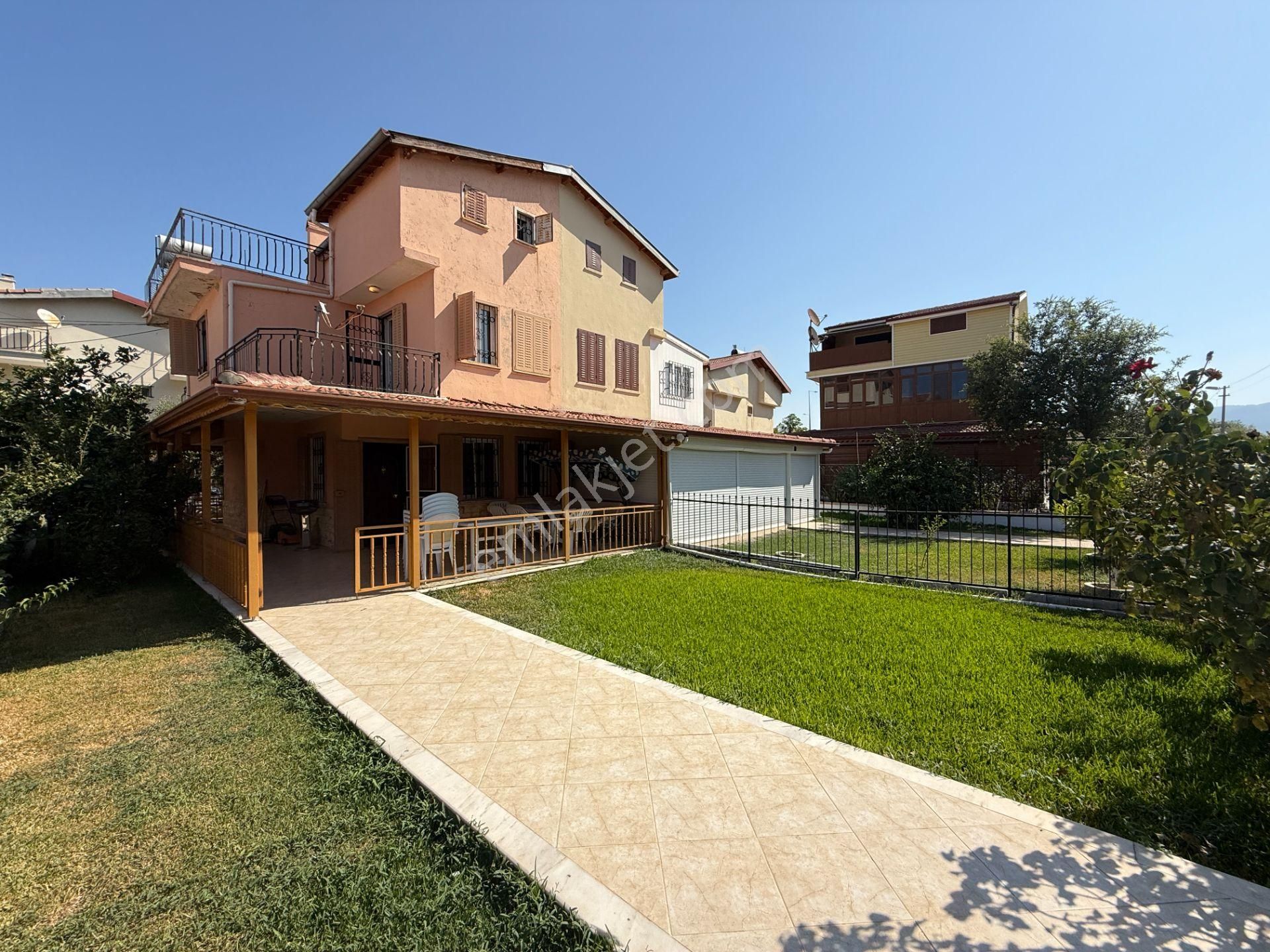 Davutlarda Denize Çok Yakın Geniş Bahçeli 3+1 Tripleks Yazlık - Görsel 3