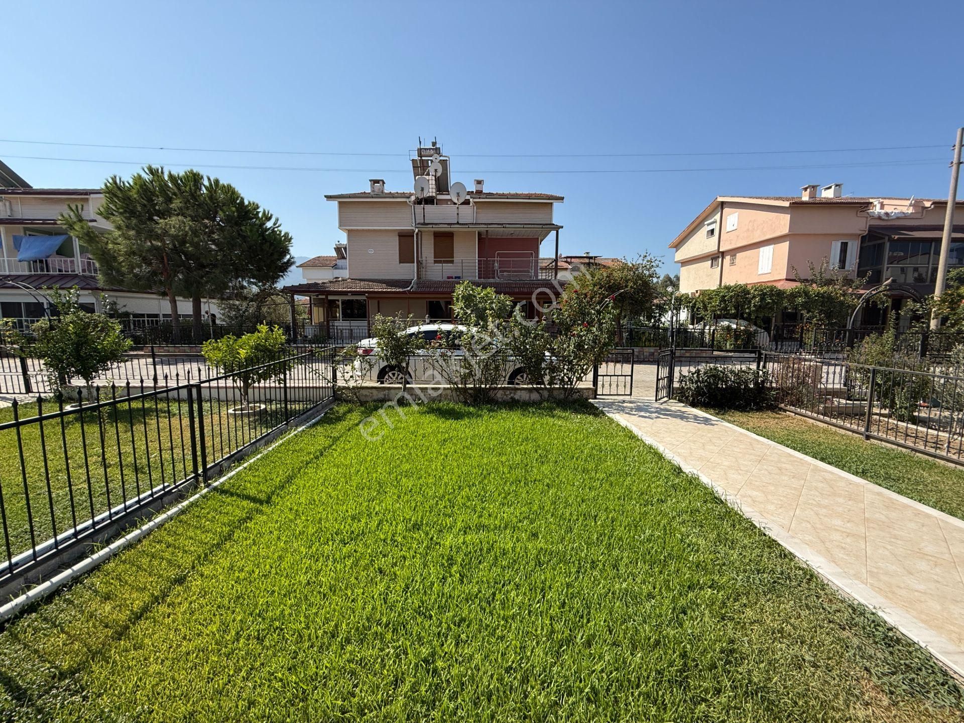 Davutlarda Denize Çok Yakın Geniş Bahçeli 3+1 Tripleks Yazlık - Görsel 6