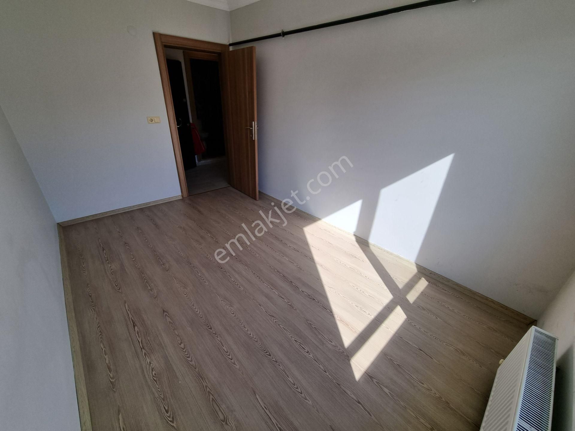 Karasu Adliye Bölgesi Havuzlu Sitede Kiralık 2+1 Daire - Görsel 19