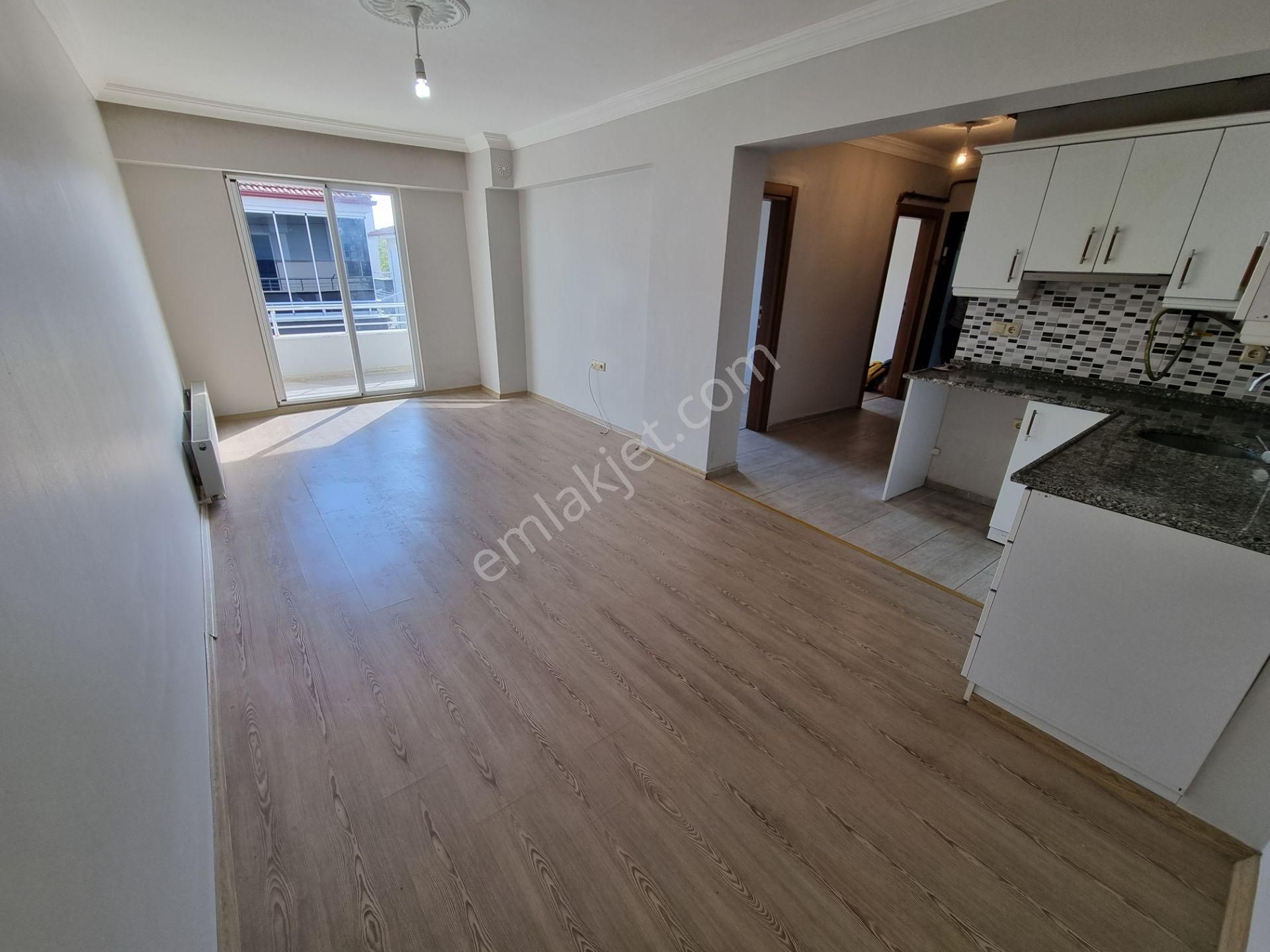Karasu Adliye Bölgesi Havuzlu Sitede Kiralık 2+1 Daire - Görsel 9