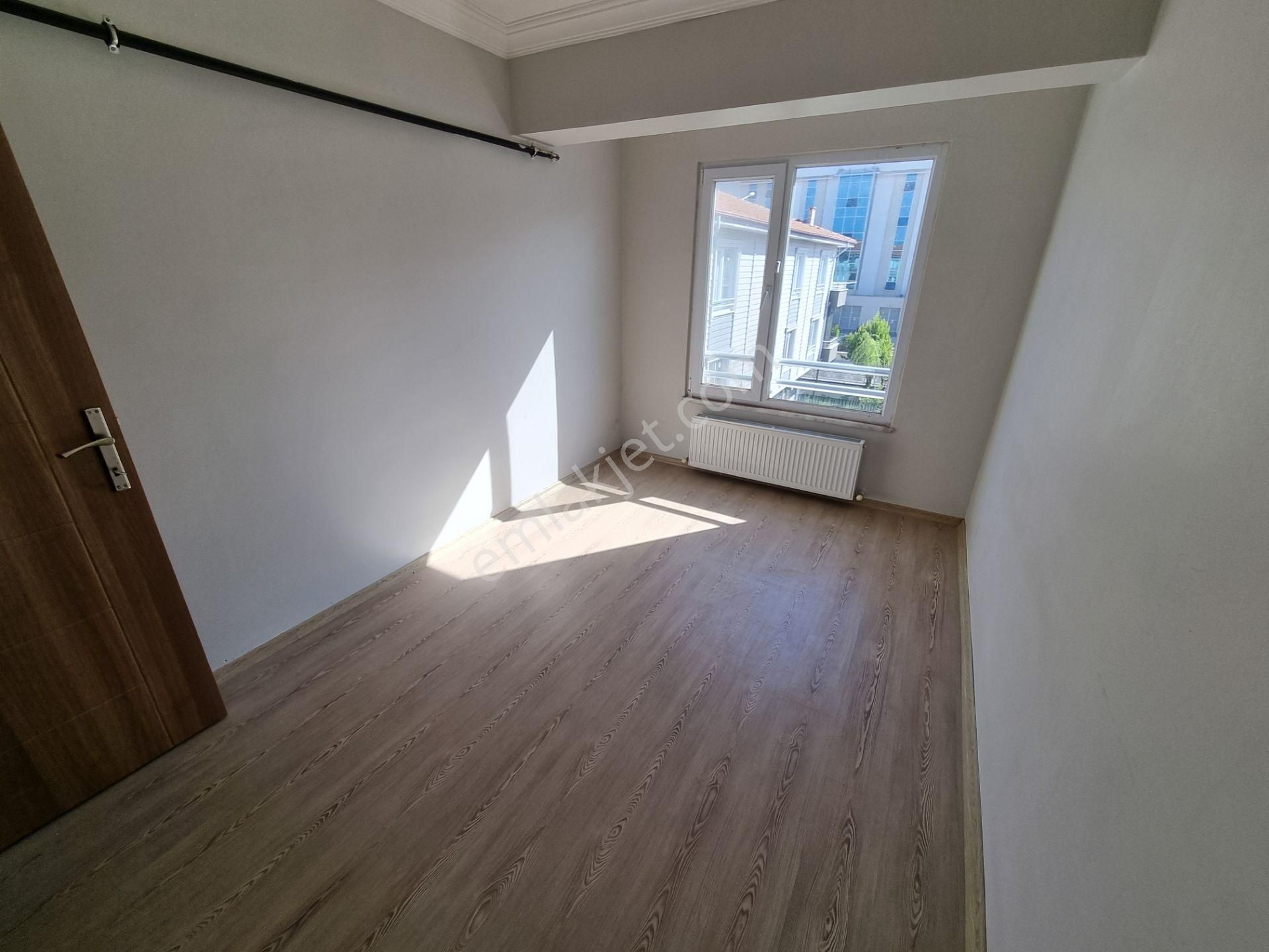 Karasu Adliye Bölgesi Havuzlu Sitede Kiralık 2+1 Daire - Görsel 18