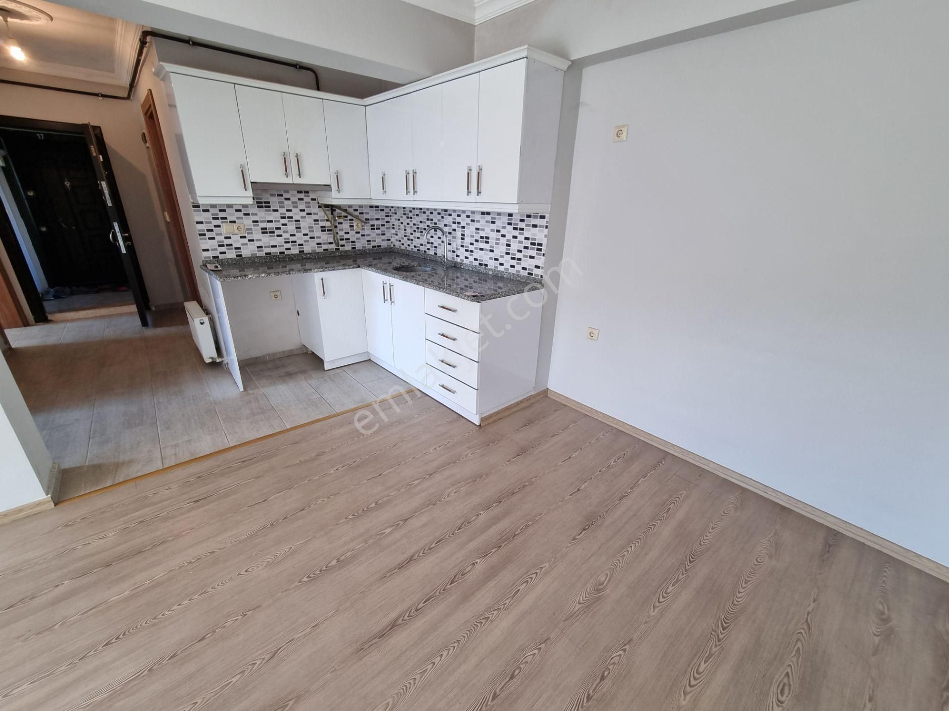 Karasu Adliye Bölgesi Havuzlu Sitede Kiralık 2+1 Daire - Görsel 13