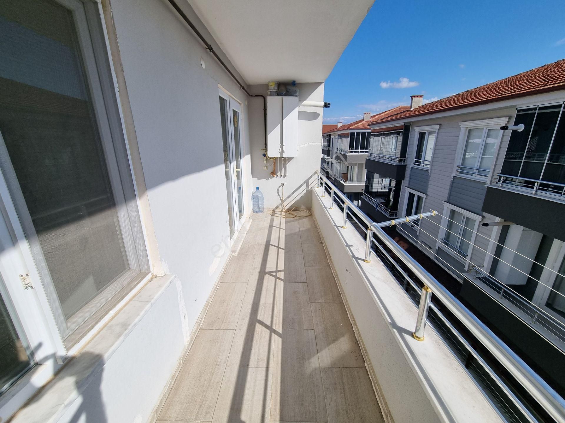 Karasu Adliye Bölgesi Havuzlu Sitede Kiralık 2+1 Daire - Görsel 14