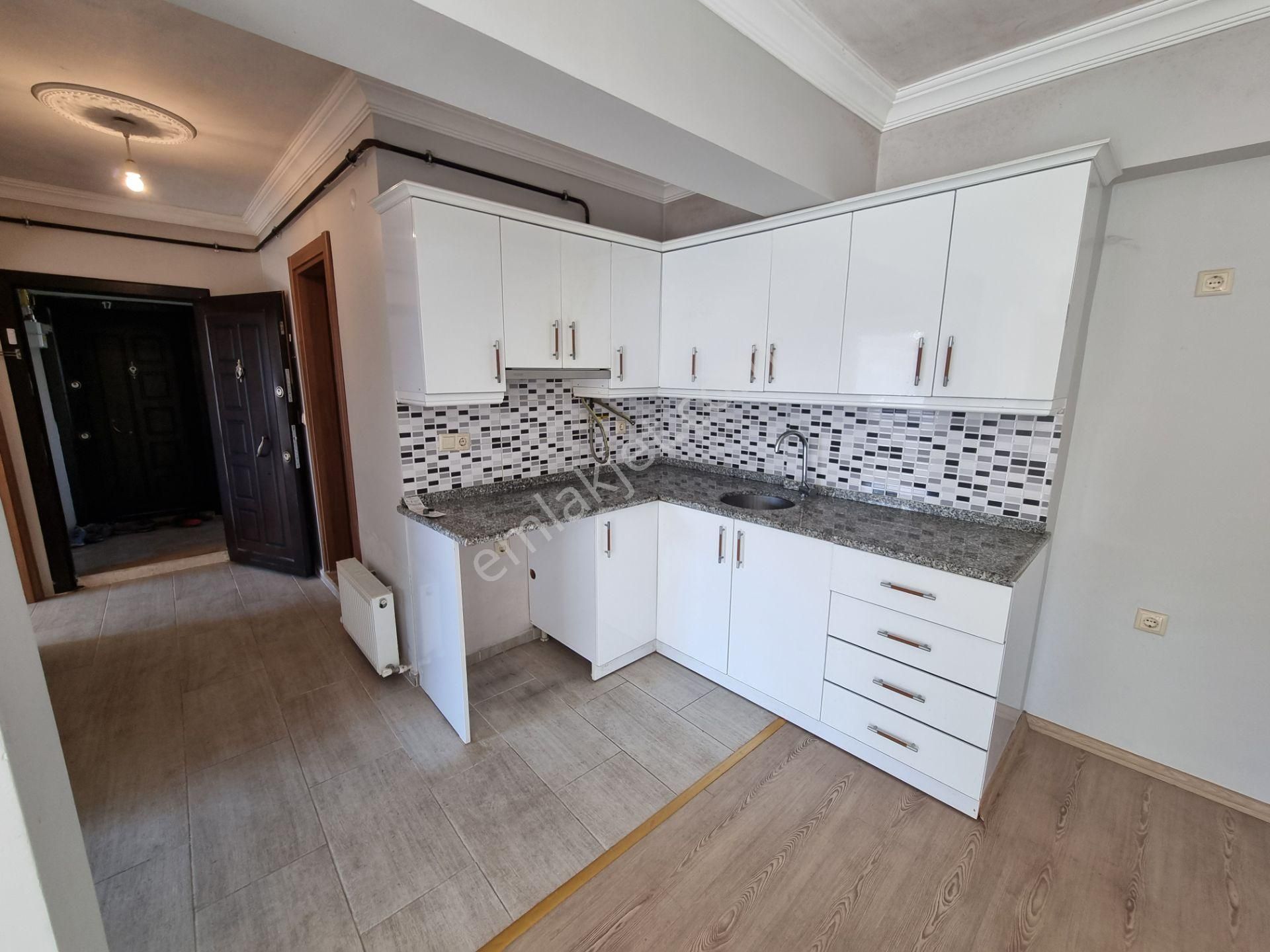Karasu Adliye Bölgesi Havuzlu Sitede Kiralık 2+1 Daire - Görsel 12