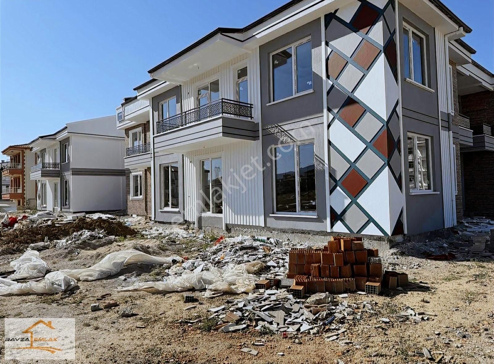 Karşıyaka Mahallesin De Satılık 3+1 2+1 Ve 1+1 Daireler - Görsel 23