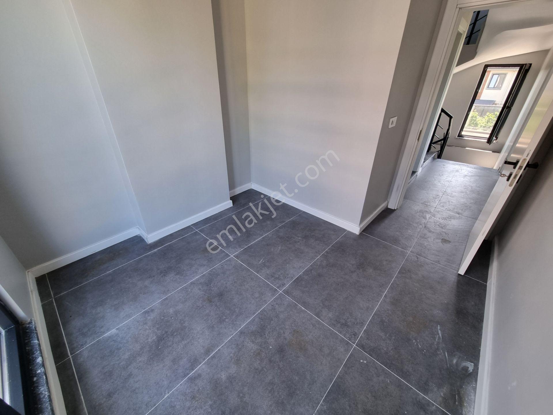 Müstakil Havuzlu Ve Müstakil Bahçeli Oturuma Hazır 4+1 Villa - Görsel 21