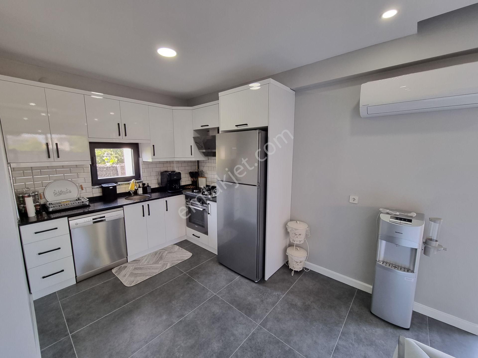 Müstakil Havuzlu Ve Müstakil Bahçeli Oturuma Hazır 4+1 Villa - Görsel 13