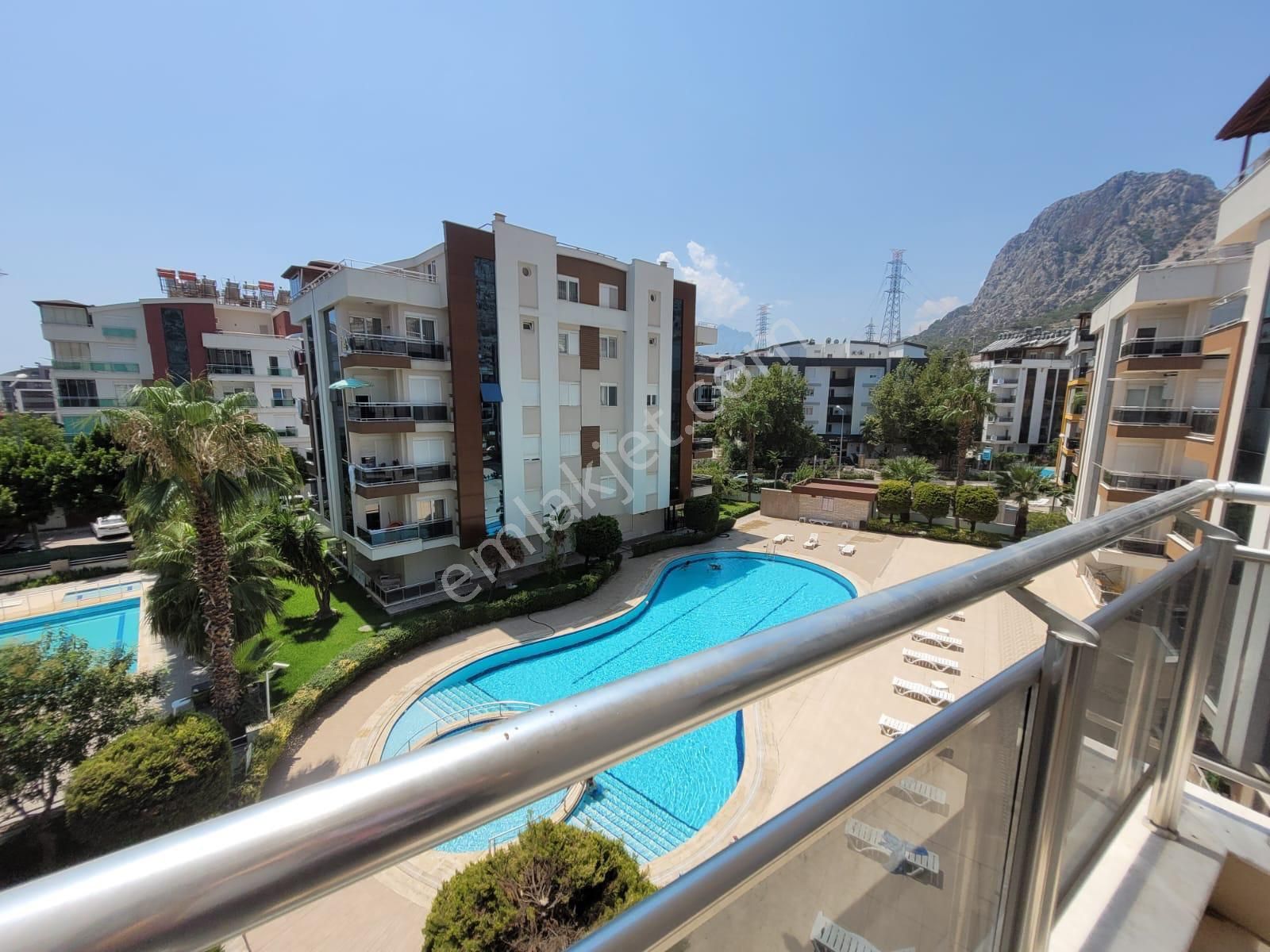 Antalya Konyaaltı Hurmanın En Gözde Sitesinde Geniş Eşyalı 2+1 Havuzlu Daire