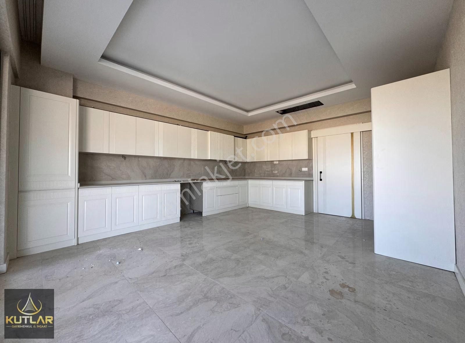 Kutlar'dan Vadi Park Civarı Satılık Ultra Lüx Ara Kat Daire.