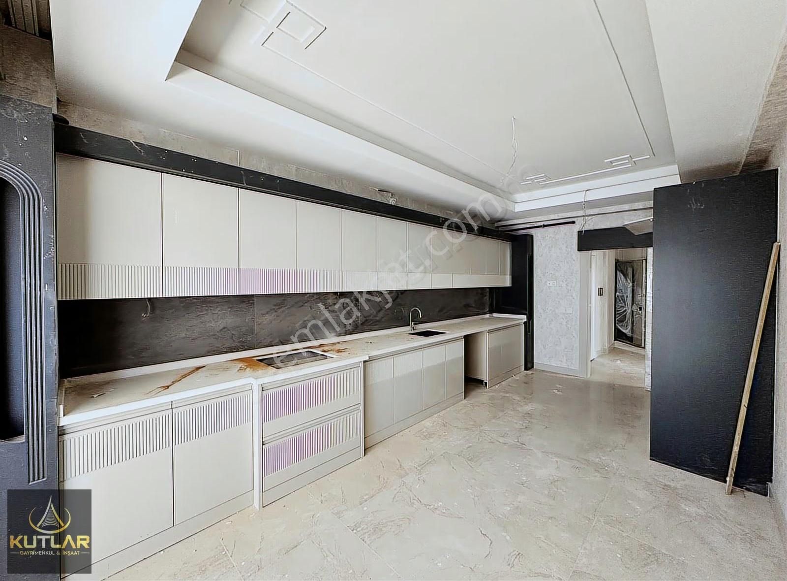 Kutlar'dan Vadi Park Civarı Geniş Satılık Ultra Lüx 3+1 Daire.